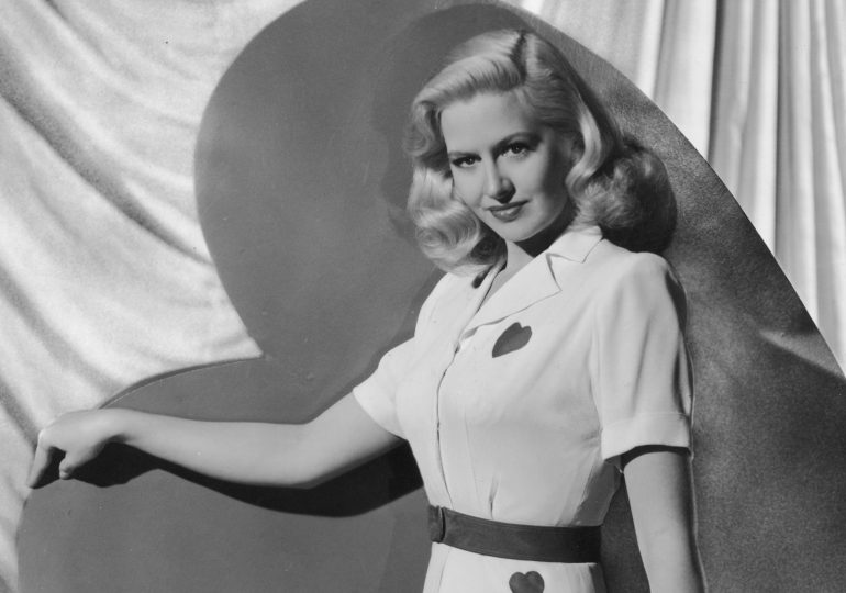 19 Vintage Photos of People Celebrating Valentine’s Day