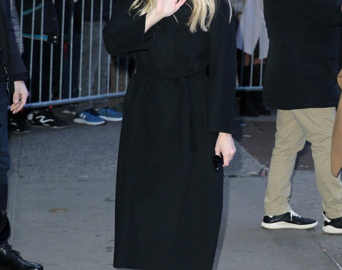 Reese Witherspoon Sharpens Belted Trench Coat With Sheer Tights & Slingback Pumps for ‘Good Morning America’