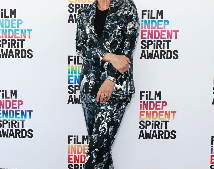 Jamie Lee Curtis Shines in Printed Suit and Sharp Pumps at Independent Spirit Awards 2023