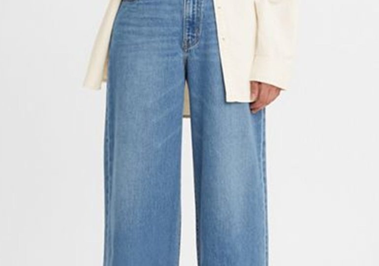 These Wide-Leg Jeans Are a Chic Answer to the Denim Debate